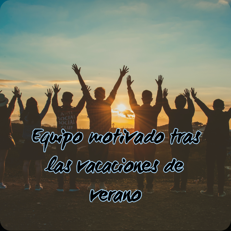 Equipo motivado tras las vacaciones de verano Equipo motivado tras las vacaciones de verano